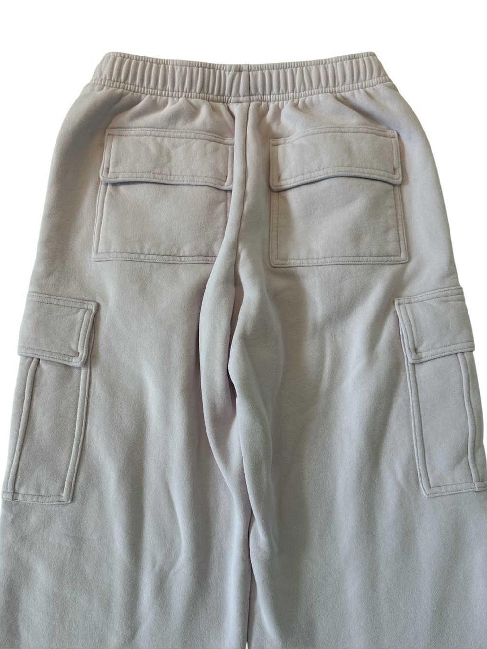 Aritzia Cozy Sweatfleece Mega Cargo™ Sweatpant in Lilac - Picture 12 of 14